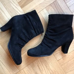 Aérosoles Black Suede Round toe booties size 10M